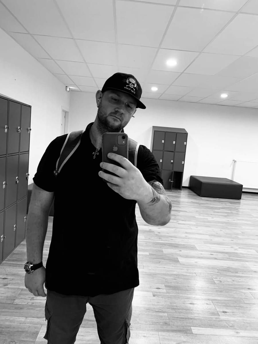 Profil de Ersoy, 36 ans, Gay bars à Wolfhalden (Appenzell Rhodes-Extérieures)