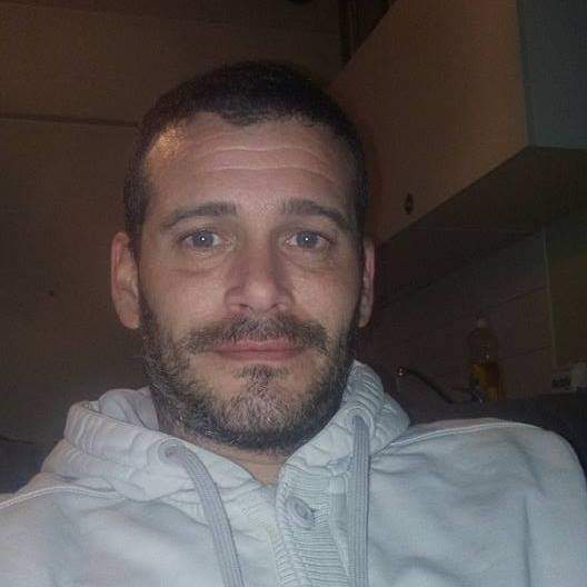 Profil de Miloudi, 26 ans, Gay bars à Eclépens (Vaud)