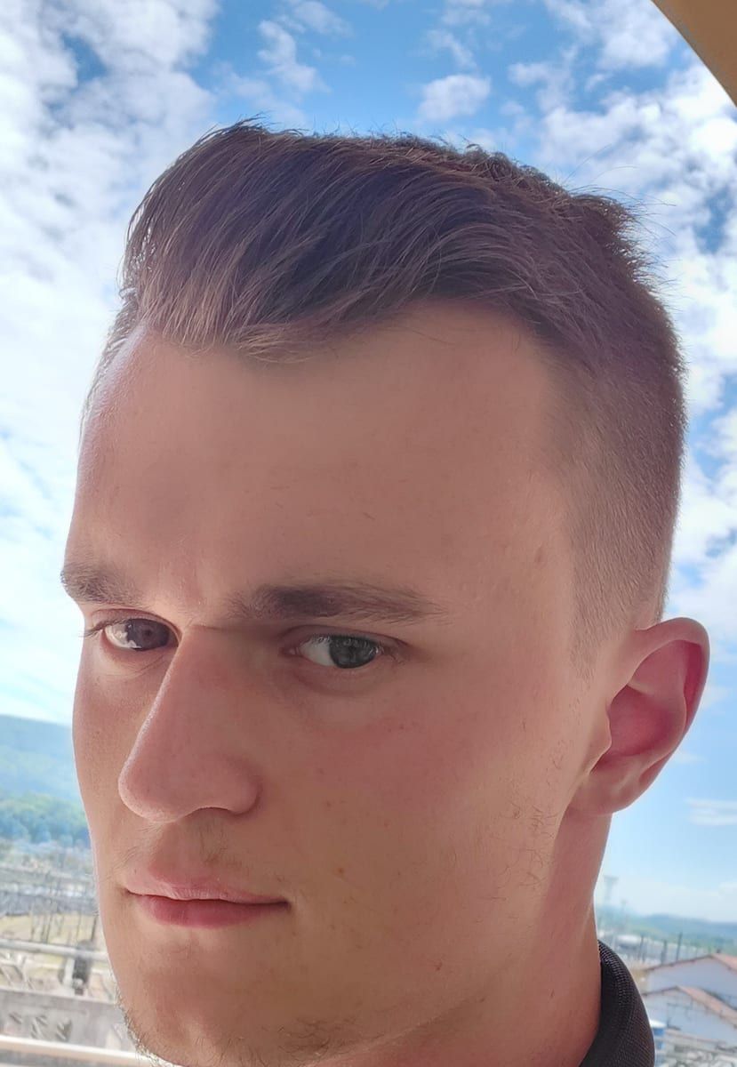 Profil de Abdel-aziz, 24 ans, Gay bars à Fornex (Liddes) (Valais)
