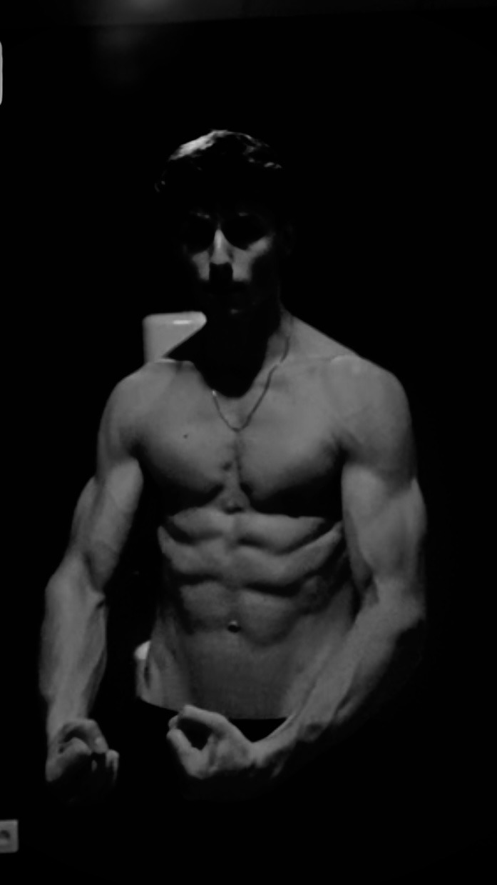 Profil de Kayron, 23 ans, Gay bars à Fontaine Dessus (Liddes) (Valais)