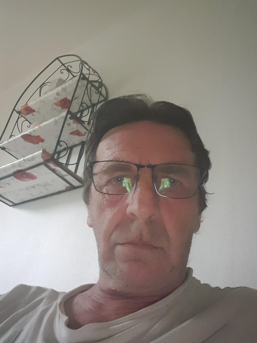 Profil de Vassili, 40 ans, Gay bars à Perrefitte (Berne)