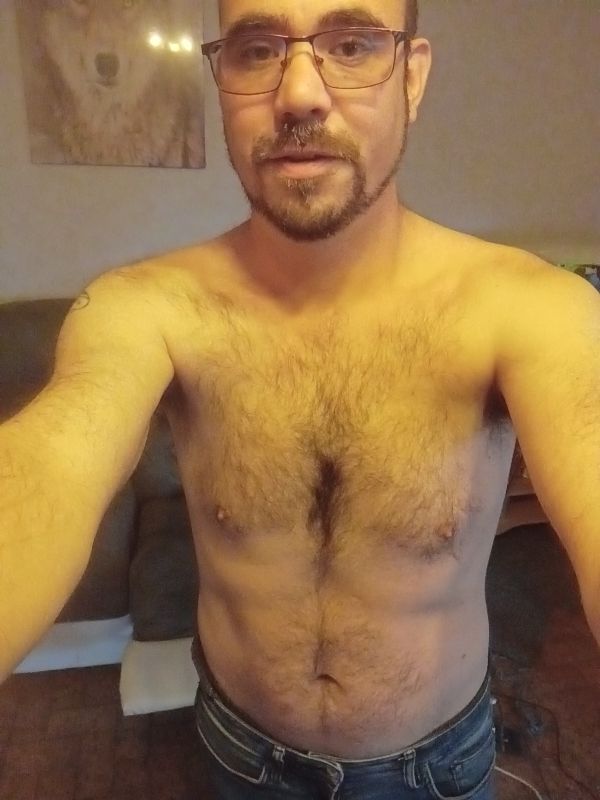 Profil de Aghilas, 40 ans, Gay bars à Zwillikon (Zurich)
