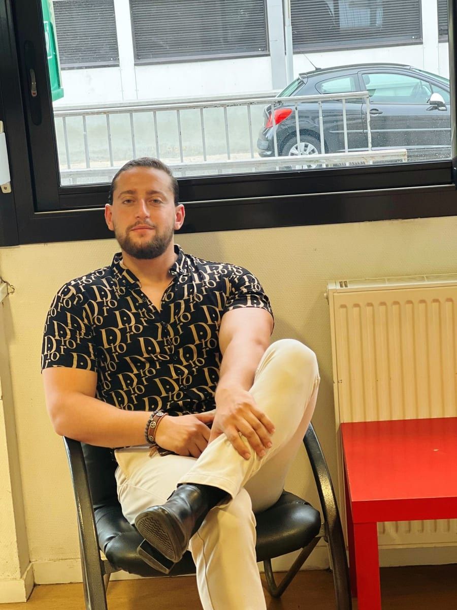 Profil de Paul-adrien, 22 ans, Gay bars à Frasses (Fribourg)