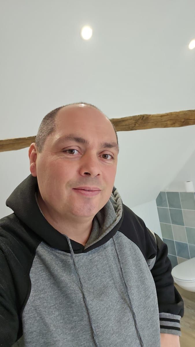 Profil de Djulian, 43 ans, Gay bars à Mathon (Grisons)