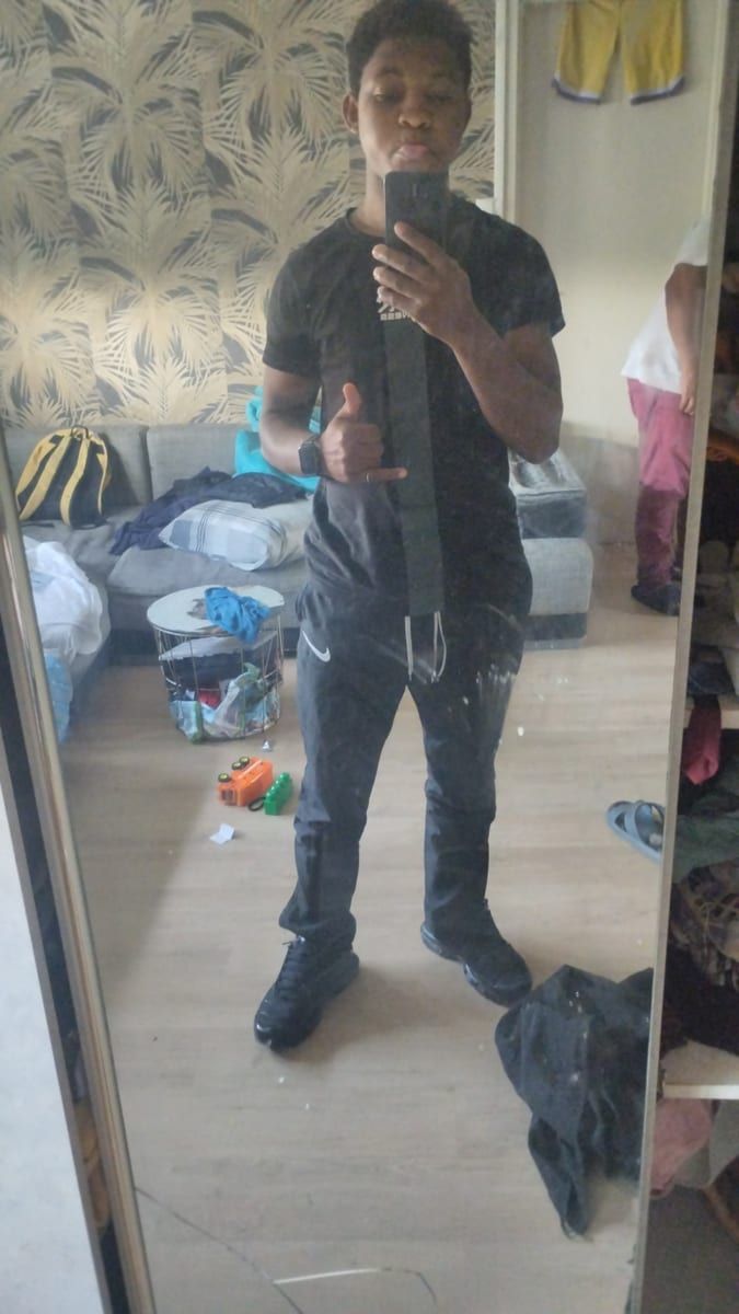 Profil de Djilan, 23 ans, Gay bars à Malix (Grisons)
