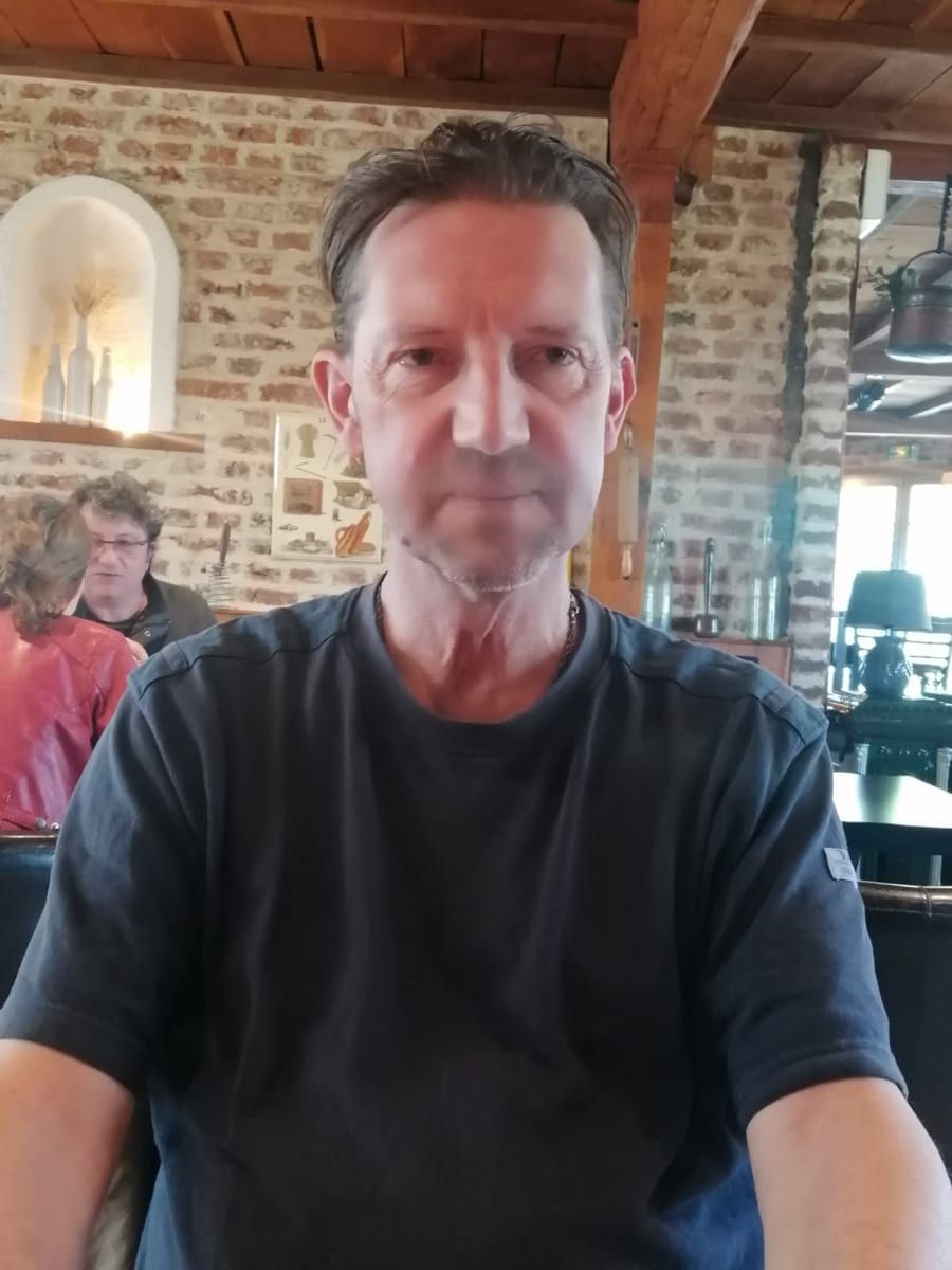 Profil de Chemseddine, 25 ans, Gay bars à St. Niklausen OW (Obwald)