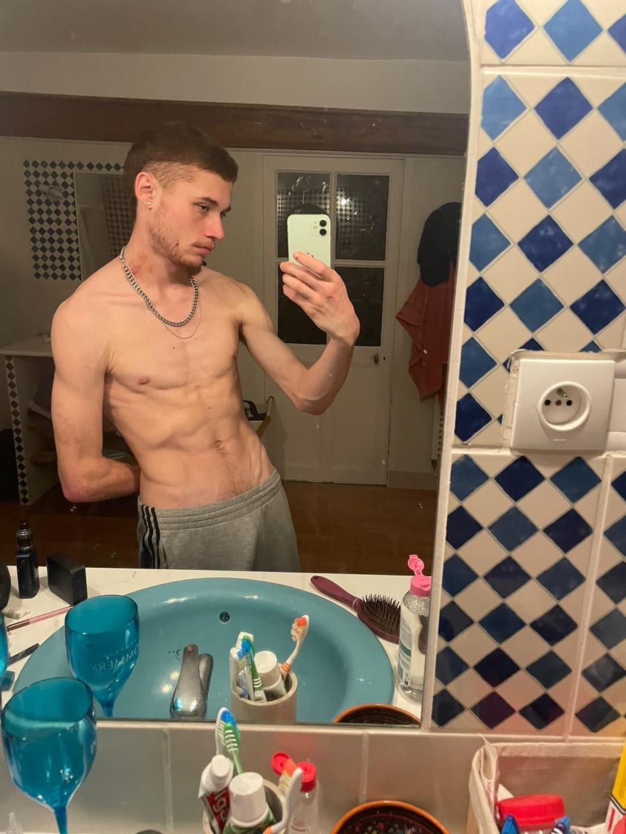 Profil de Jasmin, 22 ans, Gay bars à Fex (Grisons)