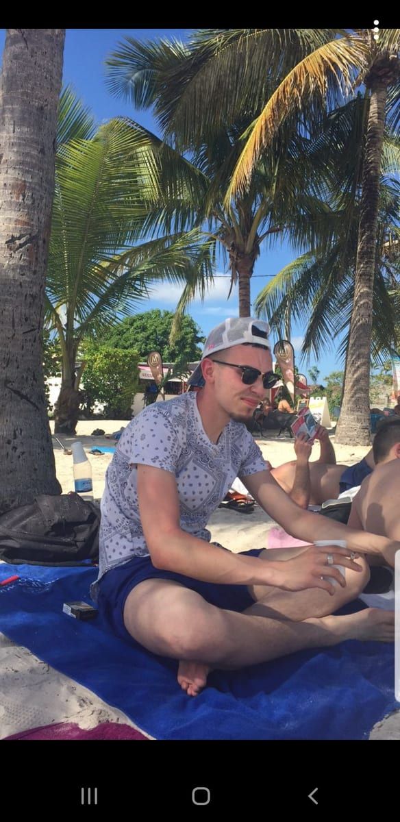 Profil de Levi, 23 ans, Gay bars à Fex (Grisons)