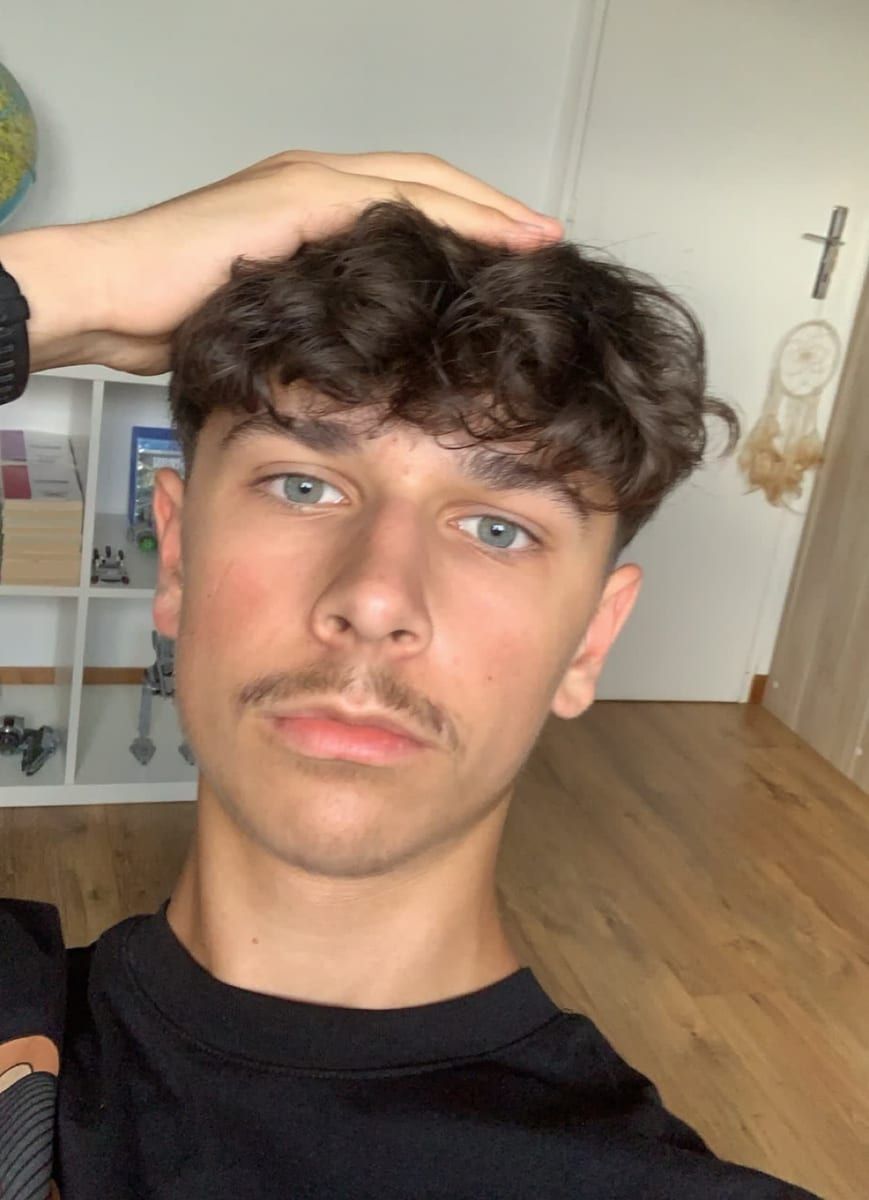 Profil de Medard, 25 ans, Gay bars à Scheid (Grisons)