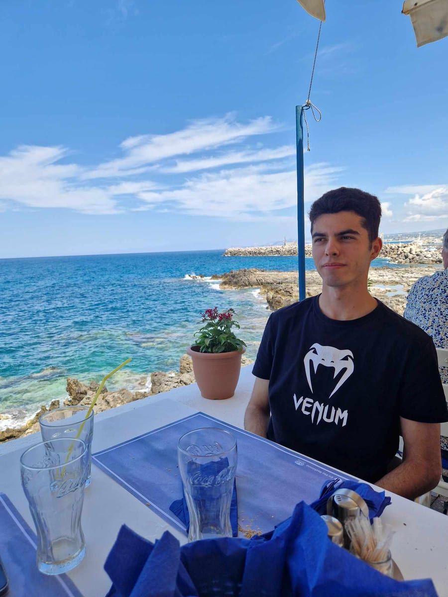 Profil de Cliff, 28 ans, Gay bars à Summaprada (Grisons)