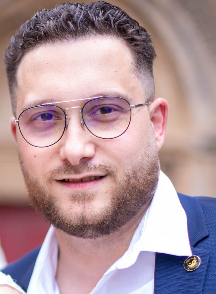 Profil de Eddine, 24 ans, Gay bars à Spiringen (Uri)