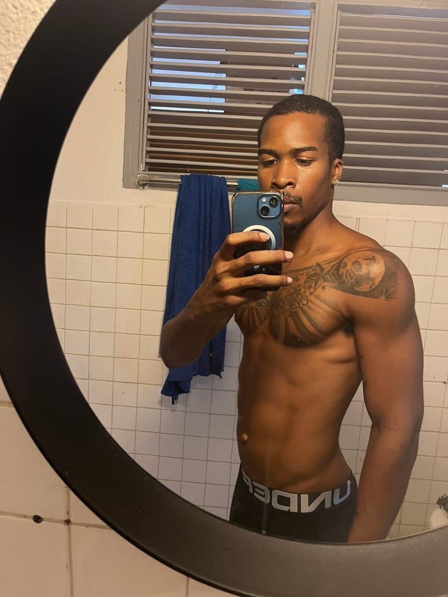 Profil de Naoufal, 35 ans, Gay bars à Jenins (Grisons)