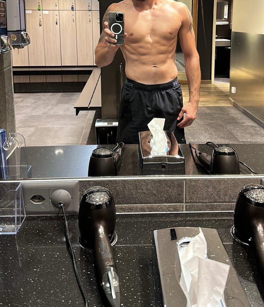 Profil de Davis, 28 ans, Gay bars à Galmiz (Fribourg)
