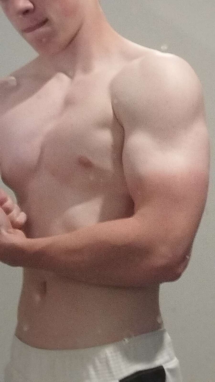 Profil de Georges-henri, 23 ans, Gay bars à Urnerboden (Uri)