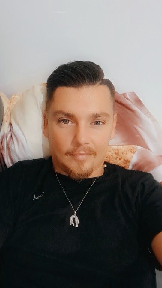Profil de Housni, 41 ans, Gay bars à Commugny (Vaud)