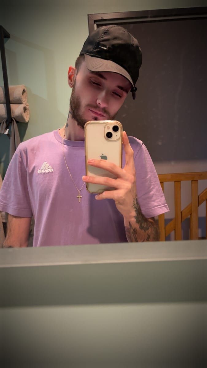 Profil de Reshad, 23 ans, Gay bars à Vilars NE (Neuchâtel)