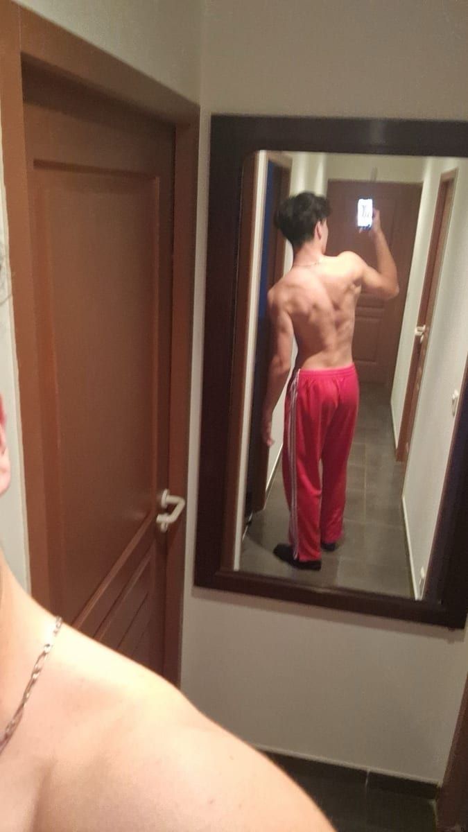 Profil de Eleazar, 27 ans, Gay bars à Fornex (Liddes) (Valais)